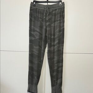 Splendid Green Camouflage Joggers Pull On